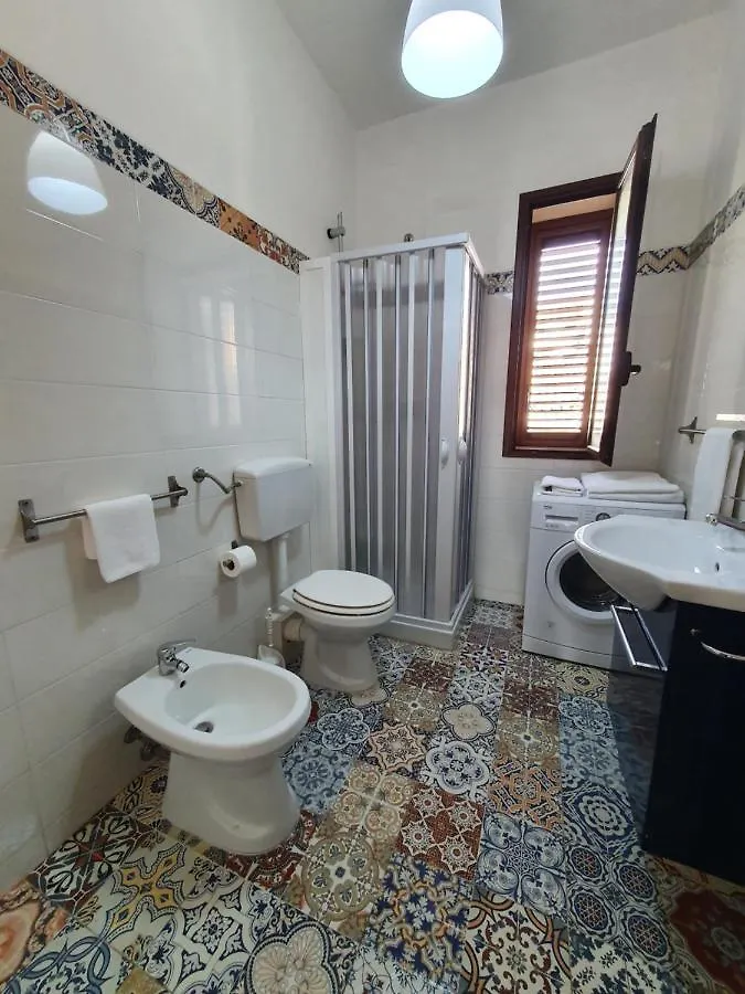 Arricàmpati Family Apartment&Rooms Carini 0*,  Italia