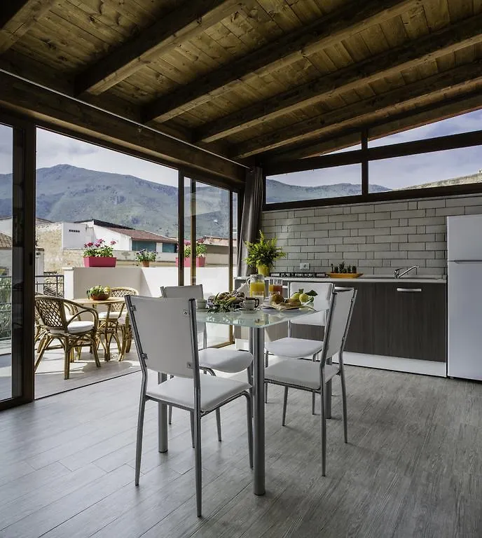 Arricàmpati Family Apartment&Rooms Carini 0*,  Italia