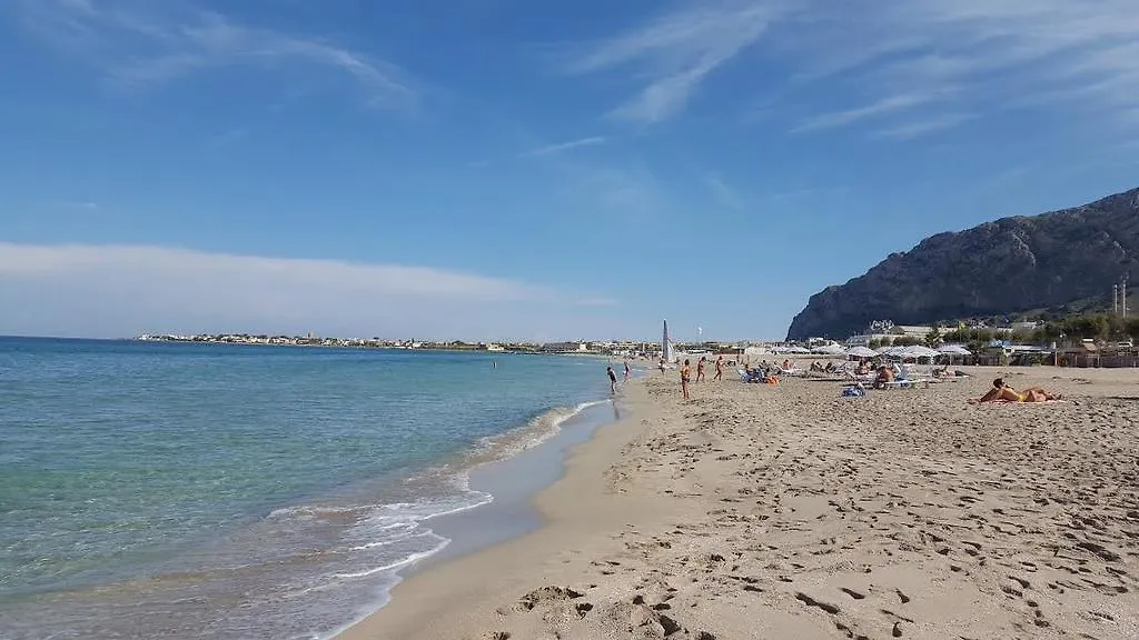 Casa vacanze Arricàmpati Family Apartment&Rooms Carini