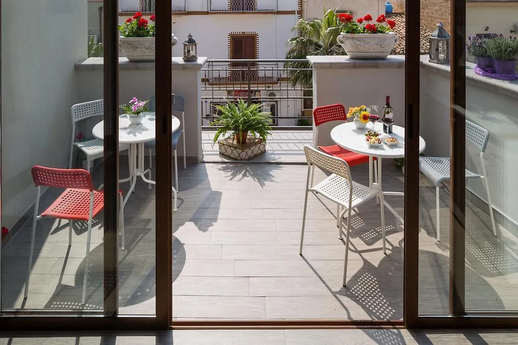 Arricàmpati Family Apartment&Rooms Carini Casa vacanze